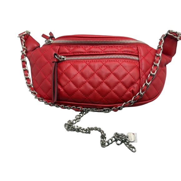 New Express Vegan Red Quilted Crossbody Bag with Chain Strap - Picture 3 of 9
